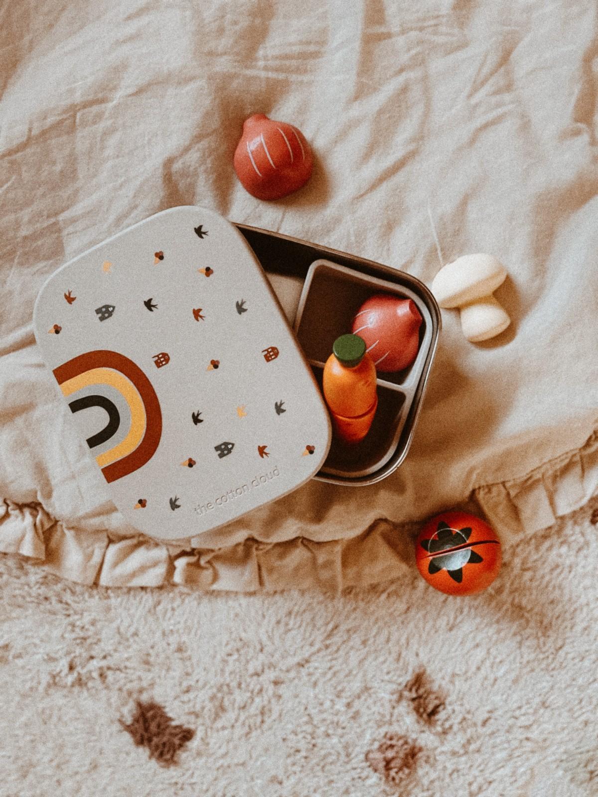 Śniadaniówka The Cotton Cloud Rainbow – 1000 ml, miękka pokrywka, przegródka, uroczy design, idealny do szkoły / przedszkola, wzór: tęcza