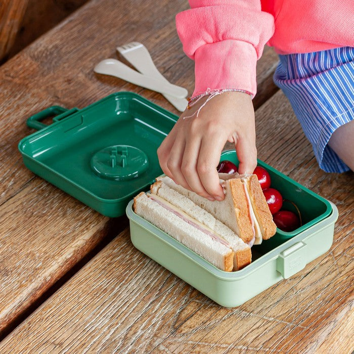 Lunchbox Monbento Snacky Forest – lekki, szczelny i bez BPA, z uchwytem, małym pojemniczkiem i sztućcami, kolor: zielony