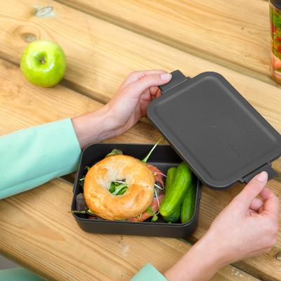 Lunchbox Brabantia Make&Take Dark Grey  – 1,1 l, szczelny, trwały, nadaje się do mikrofalówki, zmywarki i zamrażarki, ekologiczny, kolor: szary