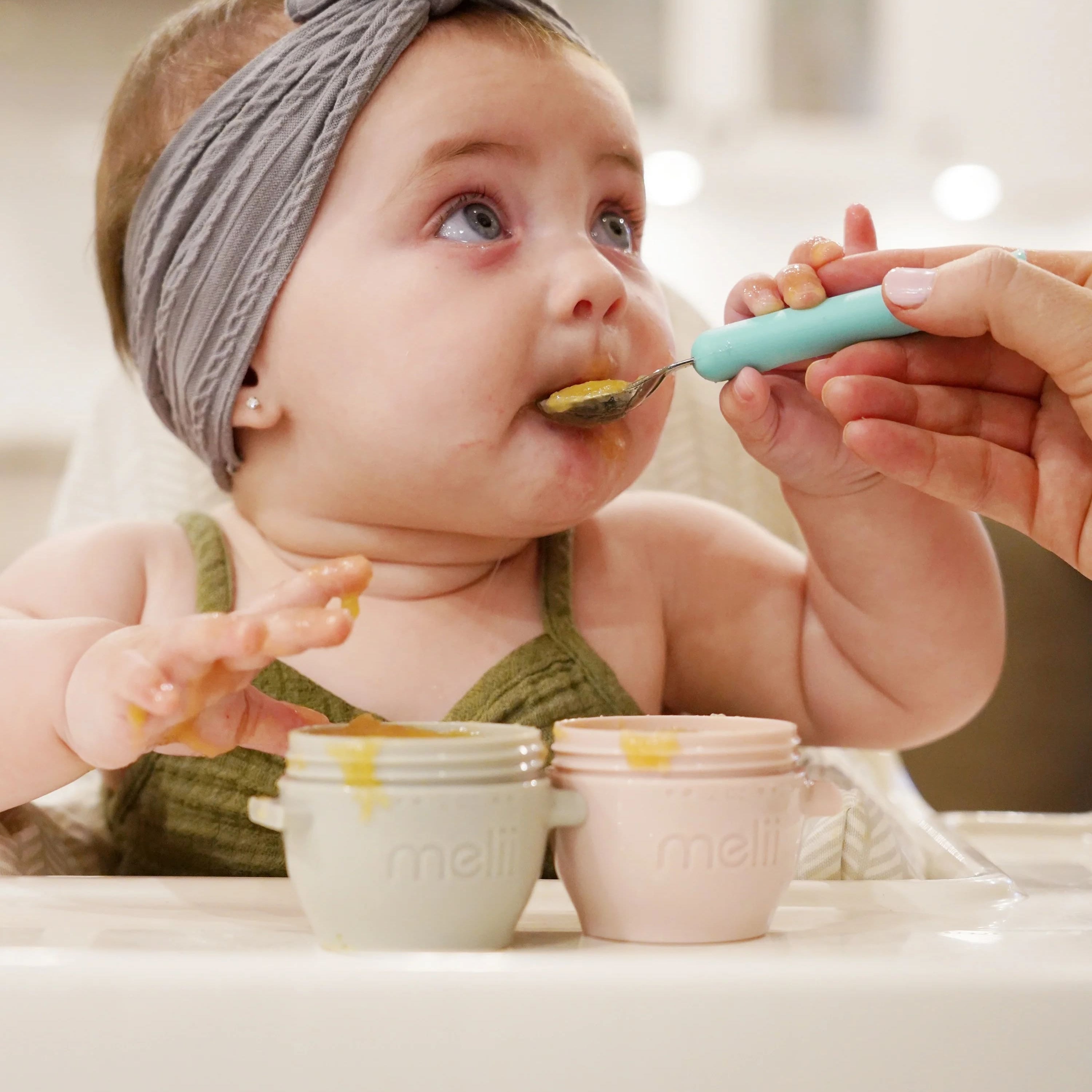 Stalowy łyżkowidelec Spork On The Go Melii - stal nierdzewna, używane razem lub osobno, zaokrąglone ząbki widelca, bezpieczne dla dzieci, higieniczne etui, kolor: szary/zielony