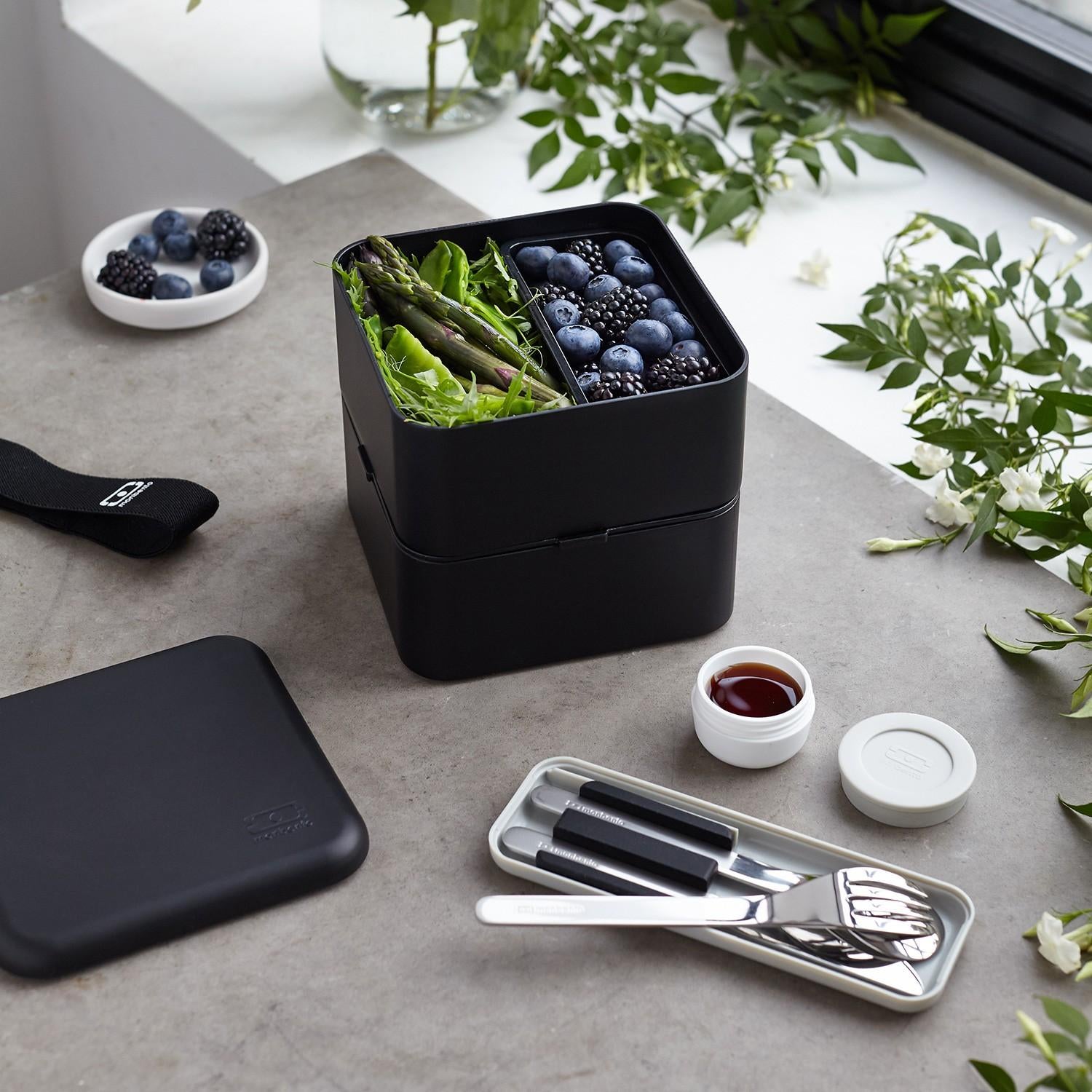 Czarny bento box Monbento Square do mikrofali i zmywarki