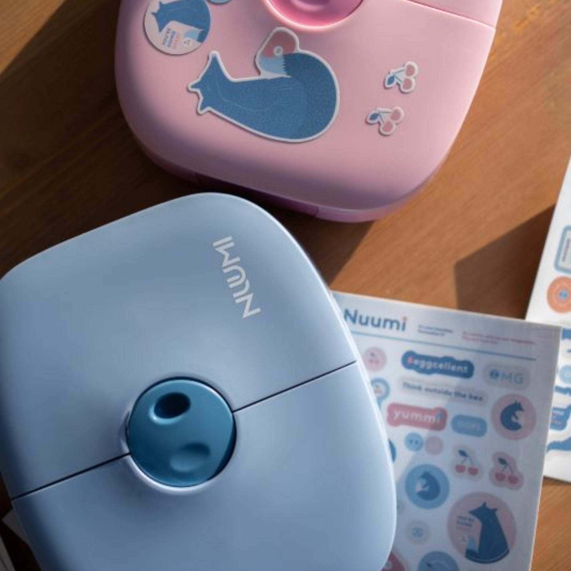 Lunchbox Nuumi dla dzieci – trzykomorowy, szczelny pojemnik na śniadanie i przekąski.