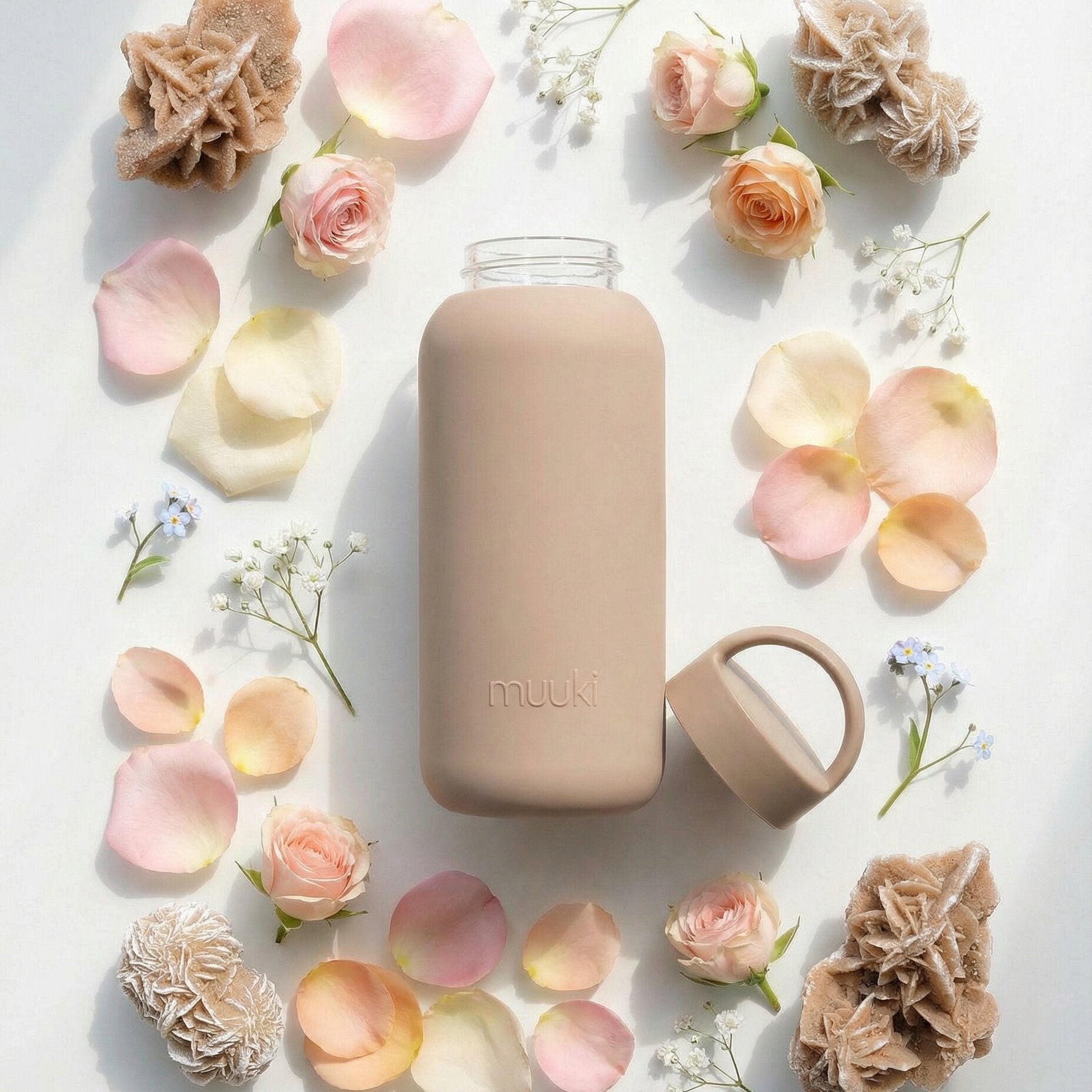 Butelka Muuki Desert Rose 720 ml z podziałką godzinową do kontroli nawodnienia organizmu