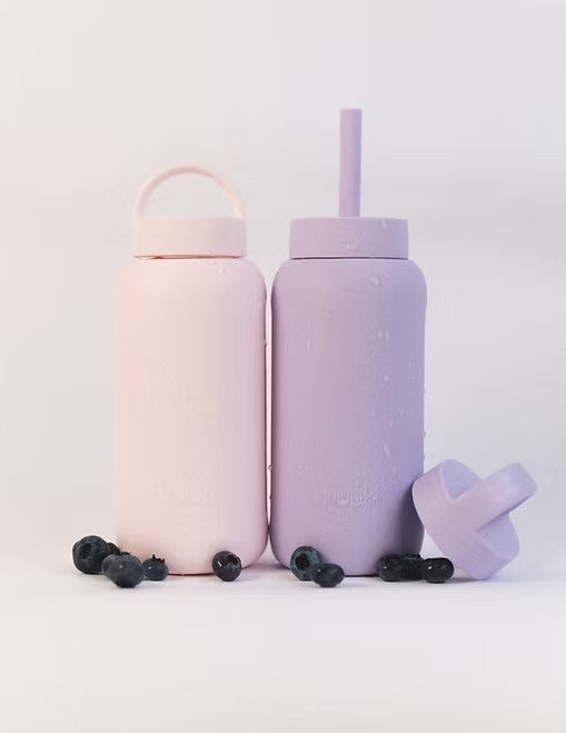 Muuki Daily Bottle 720 ml – trwała fioletowa butelka wielorazowa z motywacyjną podziałką godzinową
