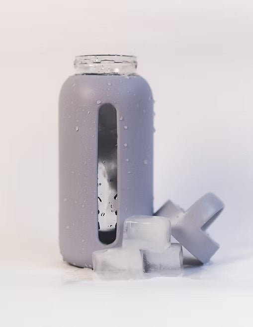 Ekologiczna butelka szklana 720 ml Muukiw niebieskim silikonowym etui