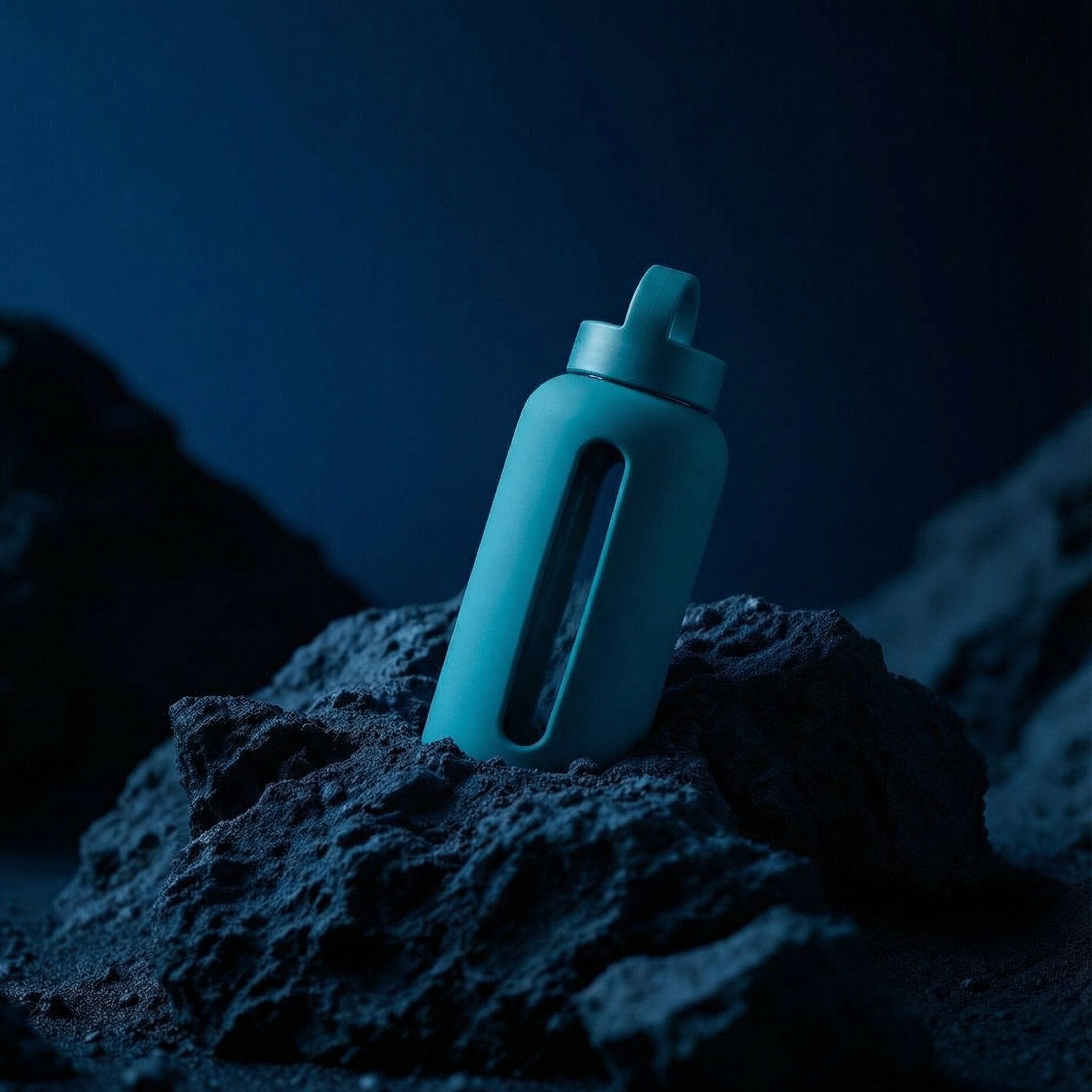 Muuki Daily Bottle 720 ml Tahiti Blue – stylowy bidon szklany z szerokim wlotem