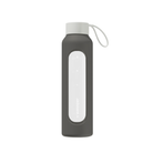 Wessper Borosilicate Cool Grey – szara, szklana butelka motywacyjna 500 ml. Szkło borokrzemowe, silikonowe etui, szczelna zakrętka, miarka godzinowa, bez BPA, do zimnych i gorących napojów.