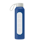 Wessper Borosilicate Navy Blue – niebieska, szklana butelka motywacyjna 500 ml. Szkło borokrzemowe, silikonowe etui, szczelna zakrętka, miarka godzinowa, bez BPA, do zimnych i gorących napojów.