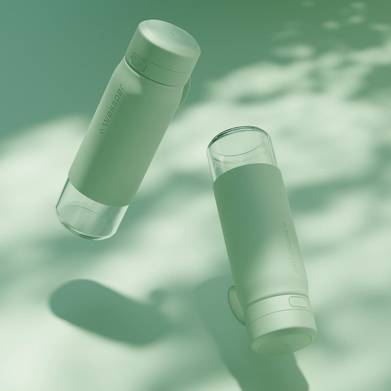 Wessper B2 GLASS Actitex™ 700 ml – szklana butelka filtrująca, redukuje chlor, szczelna, z licznikiem filtra, miętowa