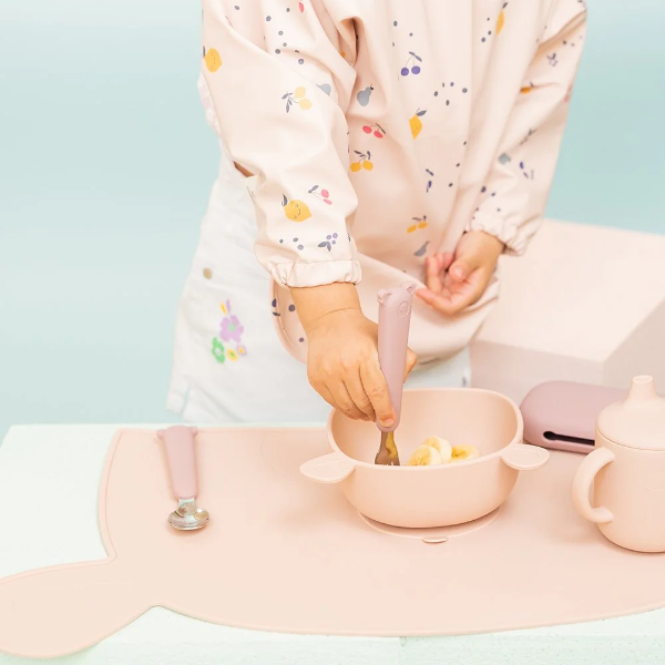 Kolorowy zestaw sztućców The Cotton Cloud ze stali nierdzewnej z silikonowym etui – idealny do przedszkola, szkoły i na wycieczkę, wzór/kolor: koala/różowy