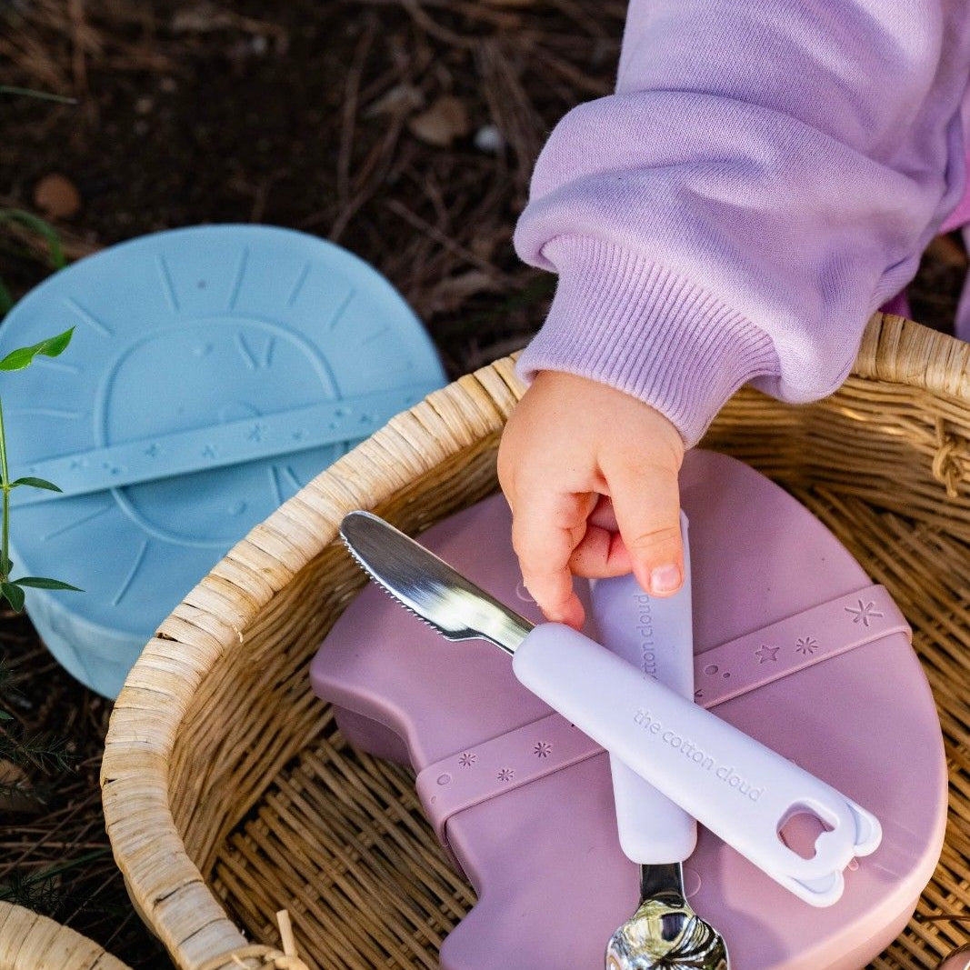 Kolorowy zestaw sztućców The Cotton Cloud ze stali nierdzewnej z silikonowym etui – idealny do przedszkola, szkoły i na wycieczkę, wzór/kolor: koala/zielony
