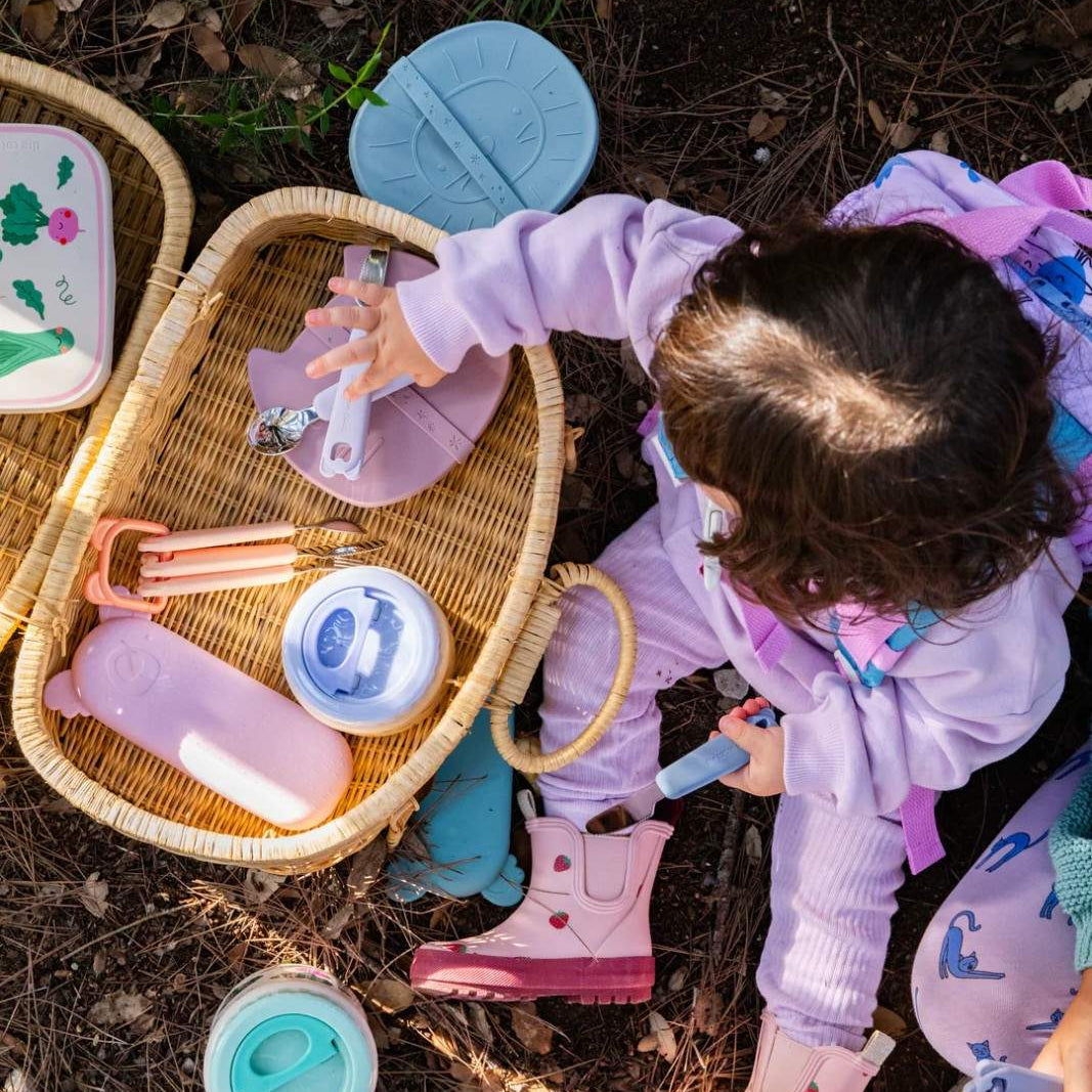 Kolorowy zestaw sztućców The Cotton Cloud ze stali nierdzewnej z silikonowym etui – idealny do przedszkola, szkoły i na wycieczkę, wzór/kolor: koala/zielony