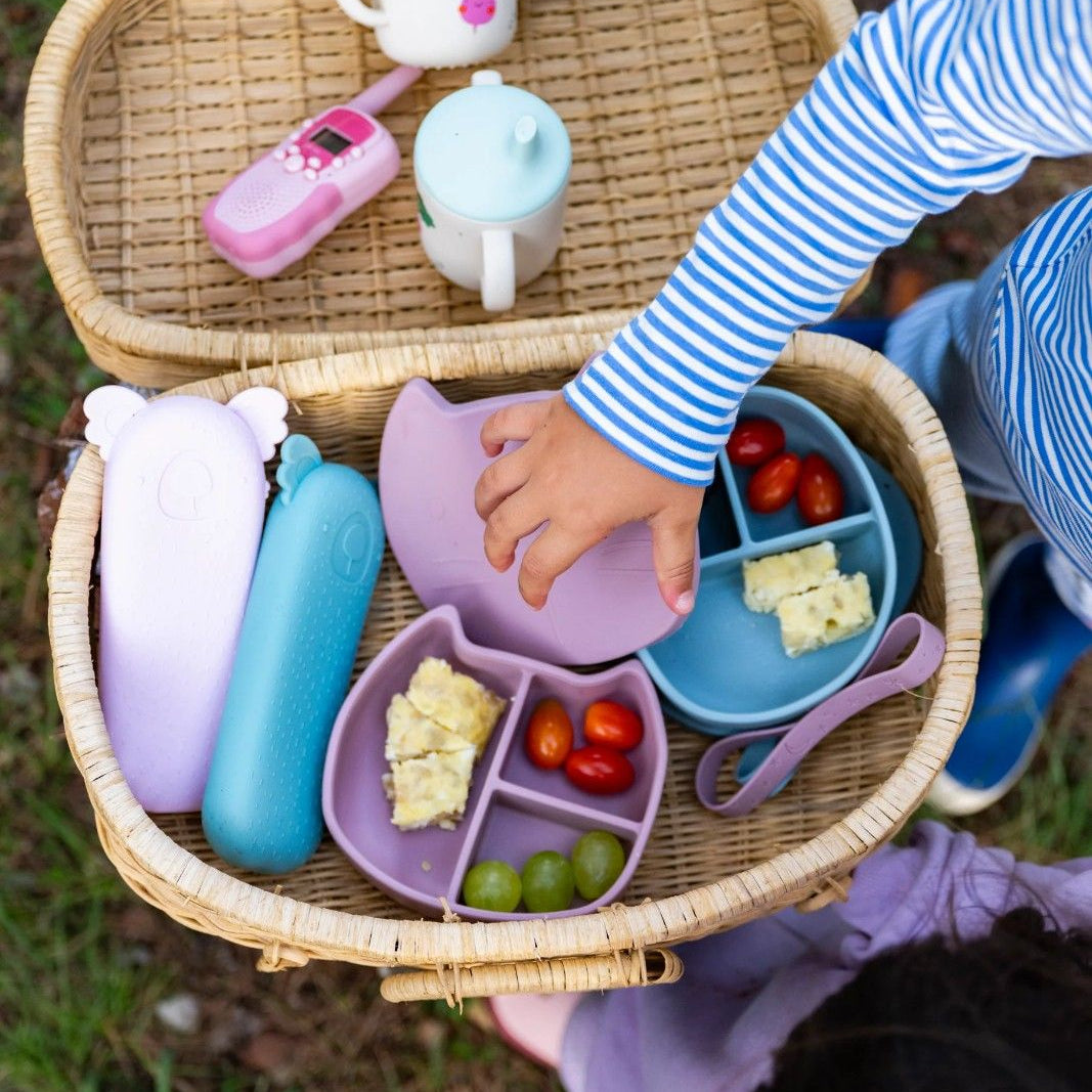 Kolorowy zestaw sztućców The Cotton Cloud ze stali nierdzewnej z silikonowym etui – idealny do przedszkola, szkoły i na wycieczkę, wzór/kolor: koala/zielony