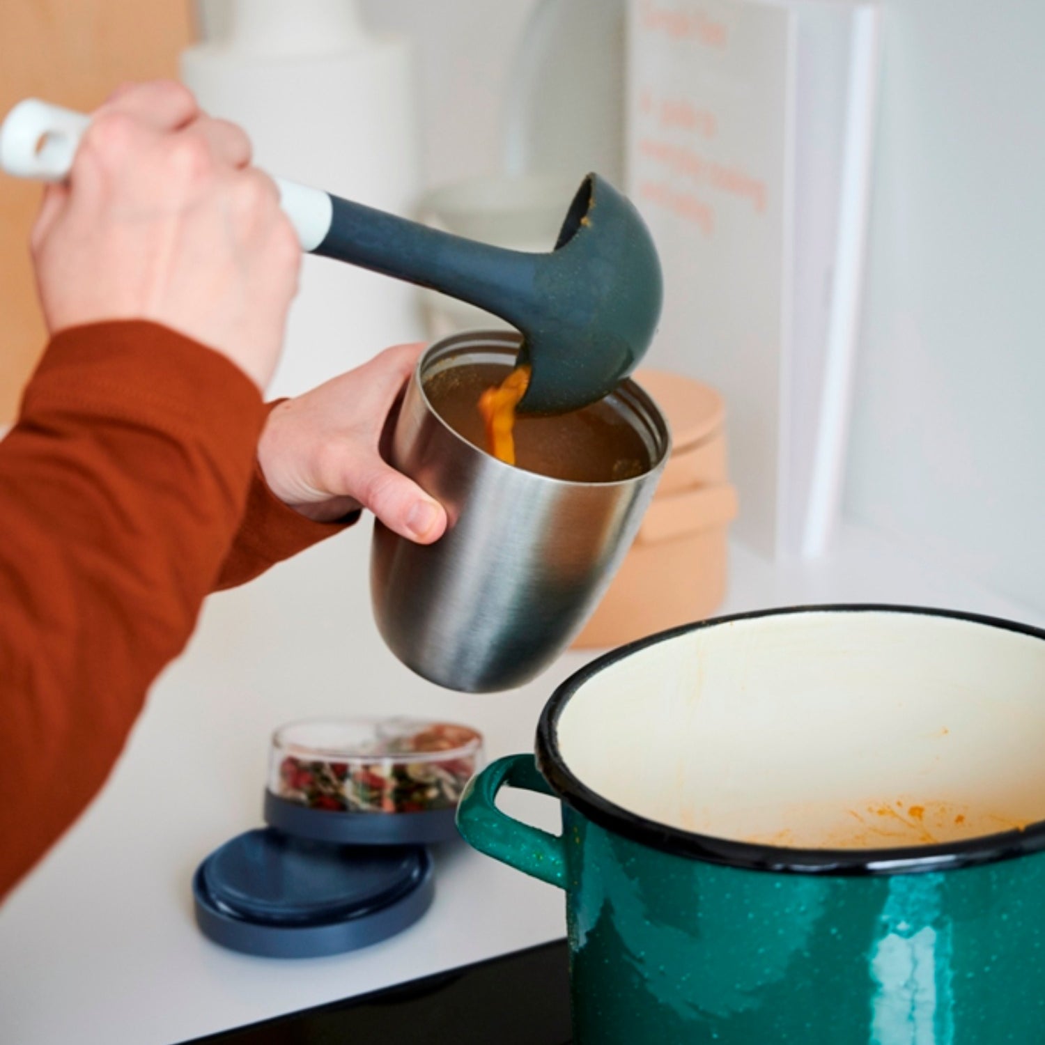 Termiczny pojemnik Mepal Lunch Pot - stalowy, z przegródką i izolacją, do pracy i szkoły