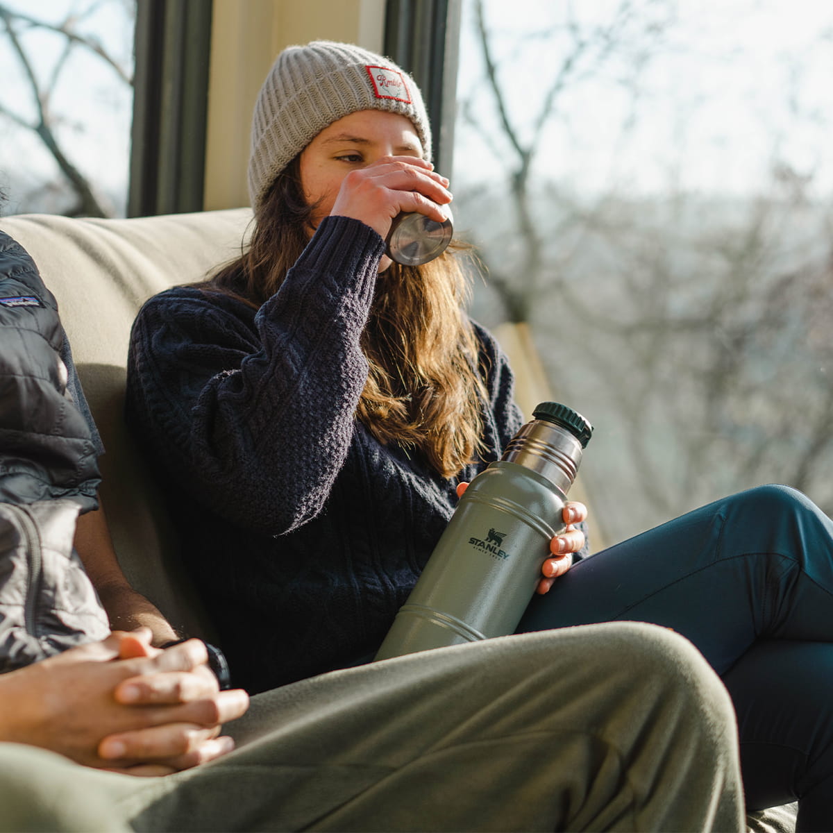 Zielony termos na kawę i herbatę STANLEY ARTISAN THERMOLOGY 4D™ Hammertone Green - stal nierdzewna, 1000 ml, ekstremalna izolacja, solidny i trwały, czysty smak bez plastiku, do napojów ciepłych i zimnych