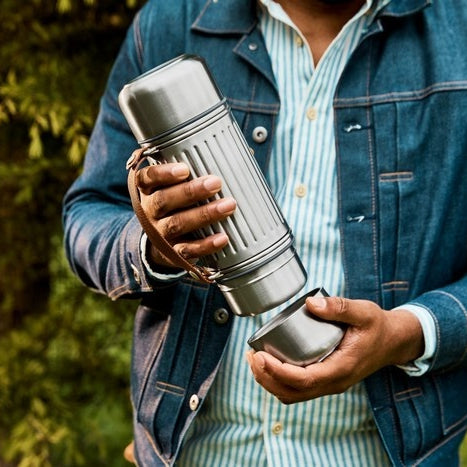 BLACK+BLUM Explorer Flask Duo termos 1 L – 24h ciepła/chłodu, 100% szczelny, 2 stalowe kubki, wytrzymały, do zmywarki.