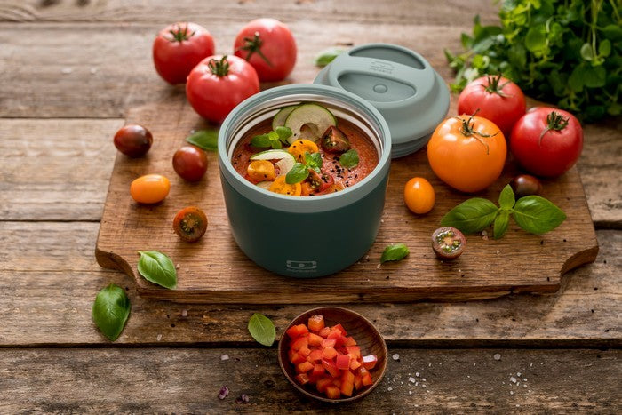 Monbento Element Green – termos obiadowy 550 ml. Utrzymuje ciepło do 10 h, 100% szczelny, stal nierdzewna 316. Idealny na zupy i obiady w podróży, kolor: zielony