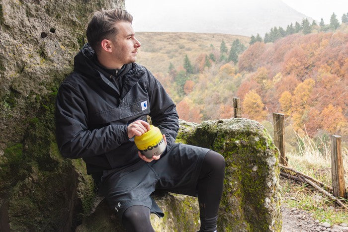 Monbento Element The Journey – termos obiadowy 550 ml. Utrzymuje ciepło do 10 h, 100% szczelny, stal nierdzewna 316. Idealny na zupy i obiady w podróży, kolor: srebny/żółty