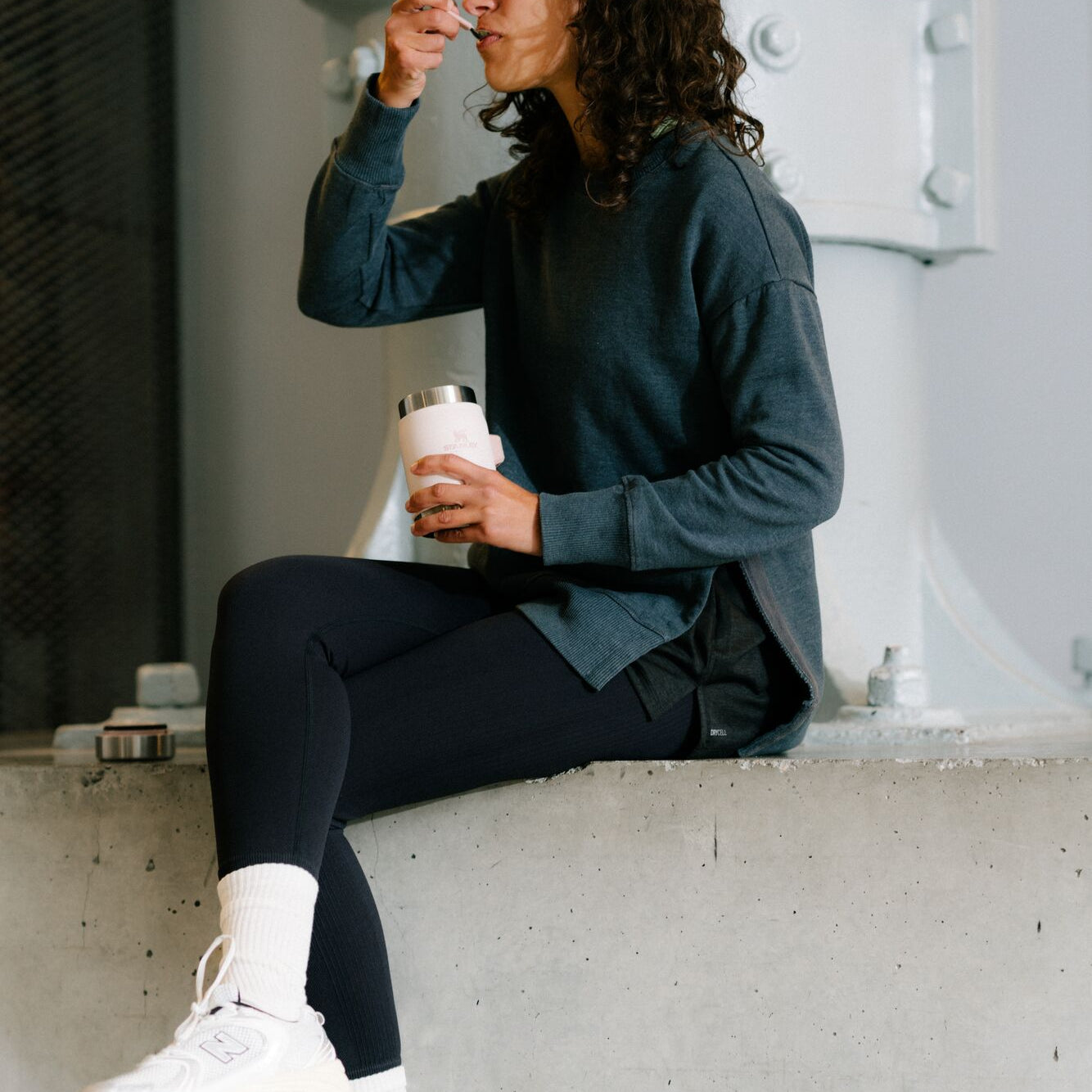 Różowy termos obiadowy Stanley 400 ml z szerokim wlotem ułatwiającym jedzenie