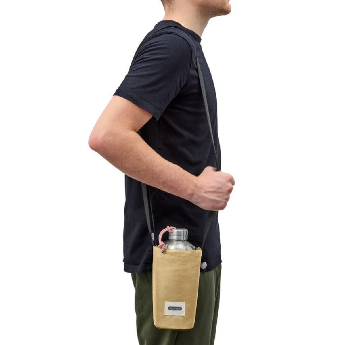 Beżowa torba Black+Blum na butelkę – praktyczna, stylowa, z kieszonką i termoizolacją, idealna na spacery i podróże