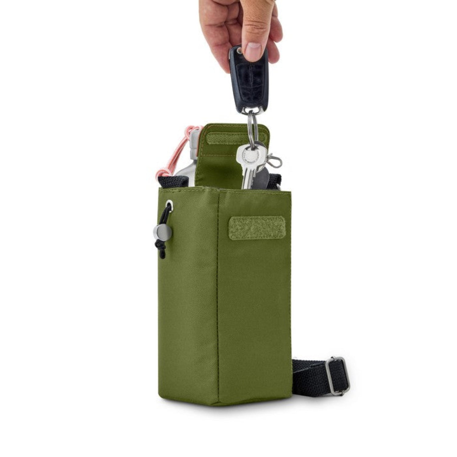 Zielona torba Black+Blum na butelkę – praktyczna, stylowa, z kieszonką i termoizolacją, idealna na spacery i podróże