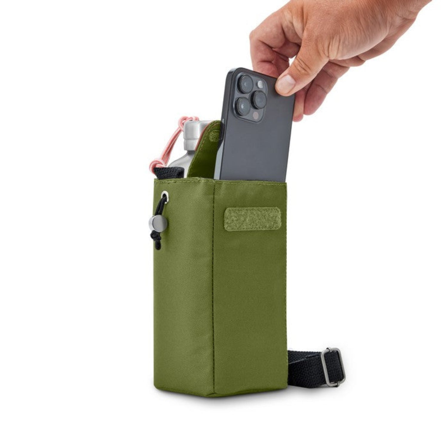 Zielona torba Black+Blum na butelkę – praktyczna, stylowa, z kieszonką i termoizolacją, idealna na spacery i podróże