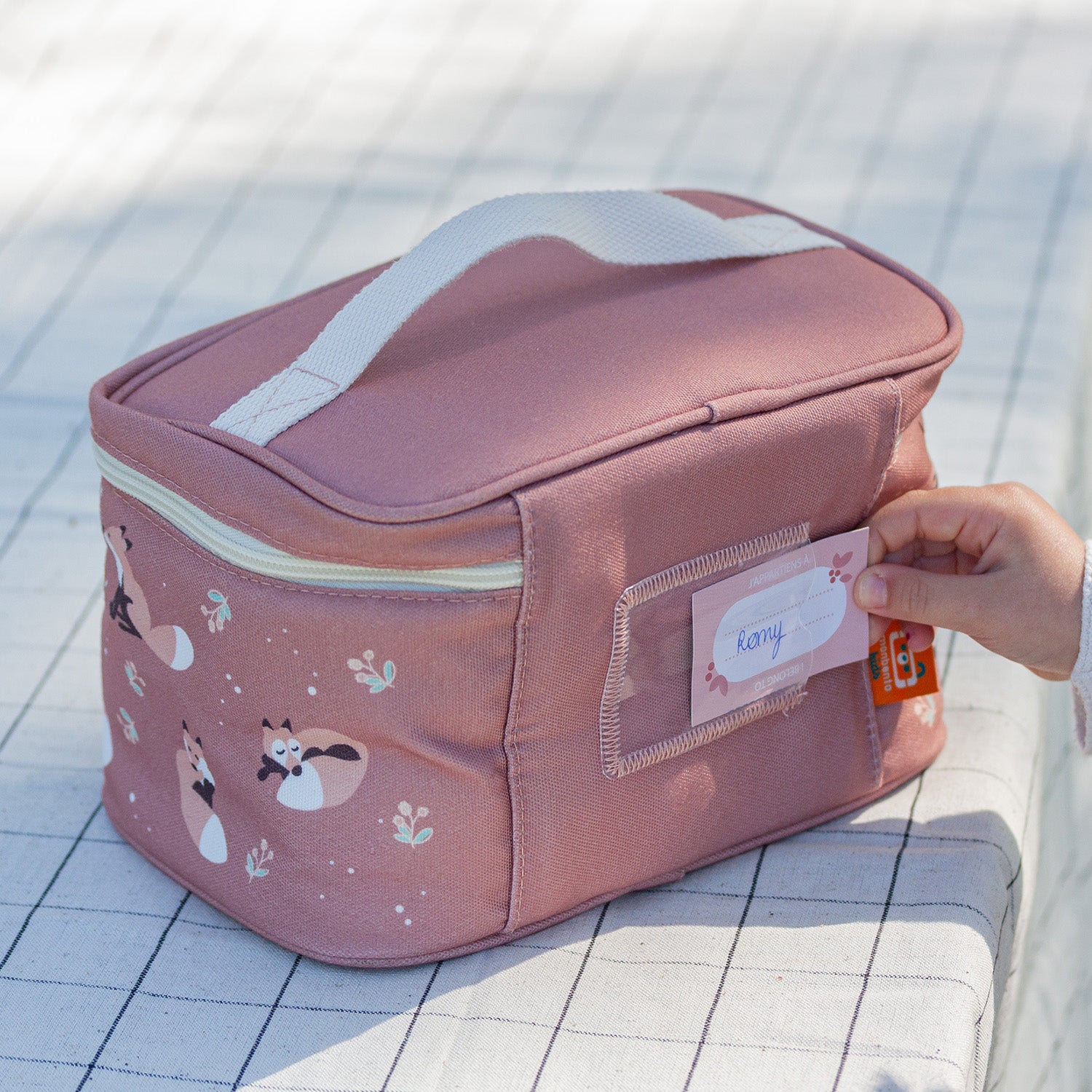 Torba termiczna Monbento Frosty Cinnamon Fox – 5L pojemności, izolacja, łatwe otwieranie, z kieszonką. Na lunch, bidon i przekąski, wzór: lisy