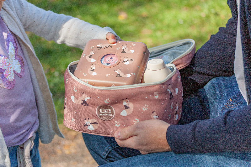 Torba termiczna Monbento Frosty Cinnamon Fox – 5L pojemności, izolacja, łatwe otwieranie, z kieszonką. Na lunch, bidon i przekąski, wzór: lisy