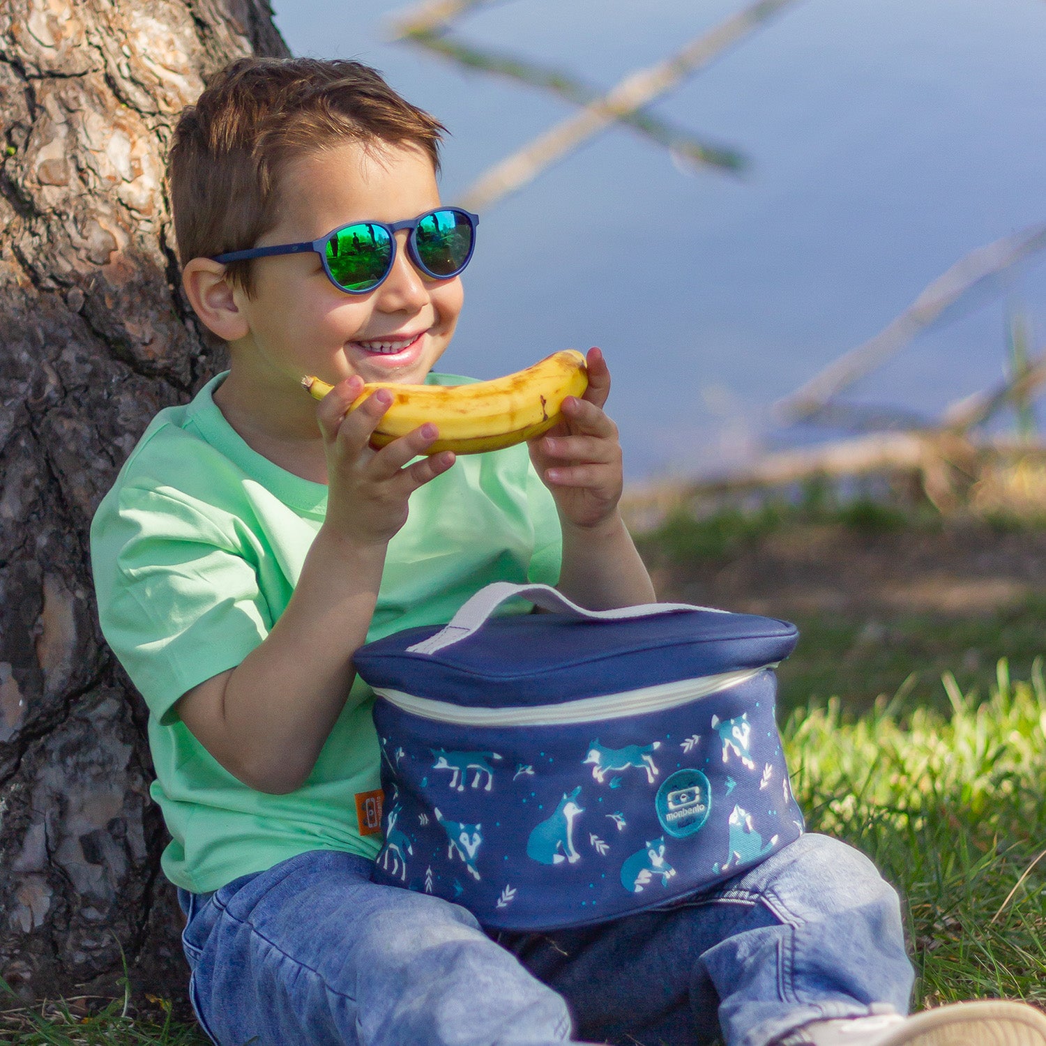 Torba termiczna Monbento Frosty Wolf – 5L pojemności, izolacja, łatwe otwieranie, z kieszonką. Na lunch, bidon i przekąski, wzór: wilki