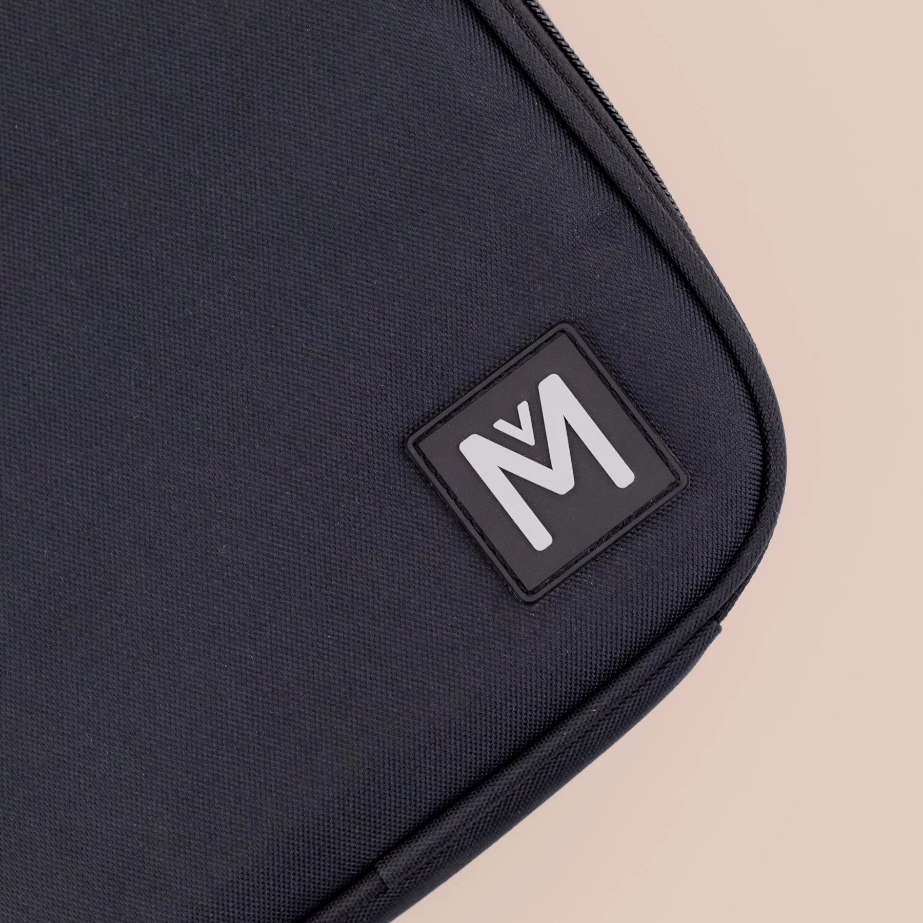 Torba termiczna MontiiCo Midnight L – dwie komory, wkład chłodzący, wodoodporna i trwała, kolor: czarna