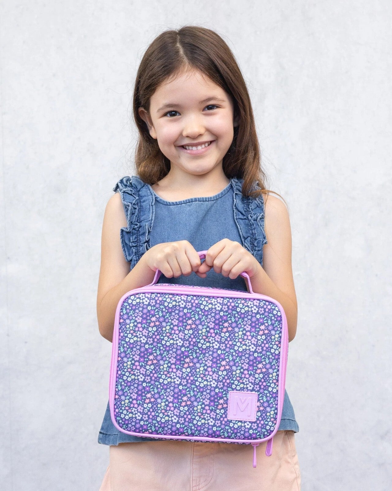 Lekka torba na lunch dla dziewczynki MontiiCo Lunch Bag M z motywem różowej łąki