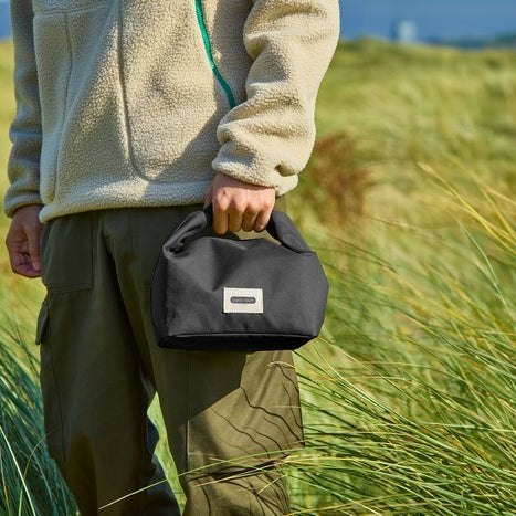 Torba termiczna Black+Blum czarna – lekka, wodoodporna, z materiału z recyklingu PET, idealna na lunch i napoje