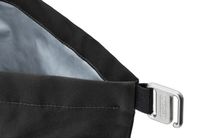 Torba termiczna Black+Blum czarna – lekka, wodoodporna, z materiału z recyklingu PET, idealna na lunch i napoje