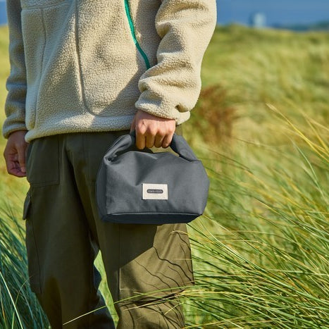 Torba termiczna Black+Blum szara – lekka, wodoodporna, z materiału z recyklingu PET, idealna na lunch i napoje