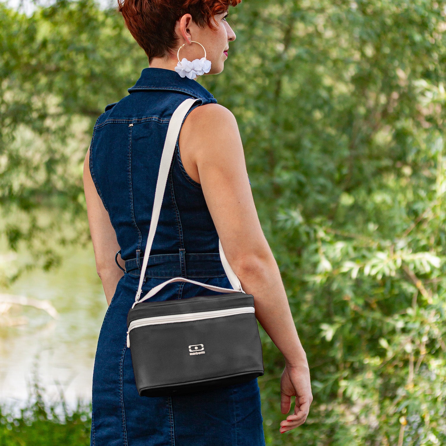 Monbento Arctic Black Onyx – torba termiczna do lunchboxa, utrzymuje temperaturę posiłków, lekka i stylowa do pracy, szkoły i podróży, kolor: czarny