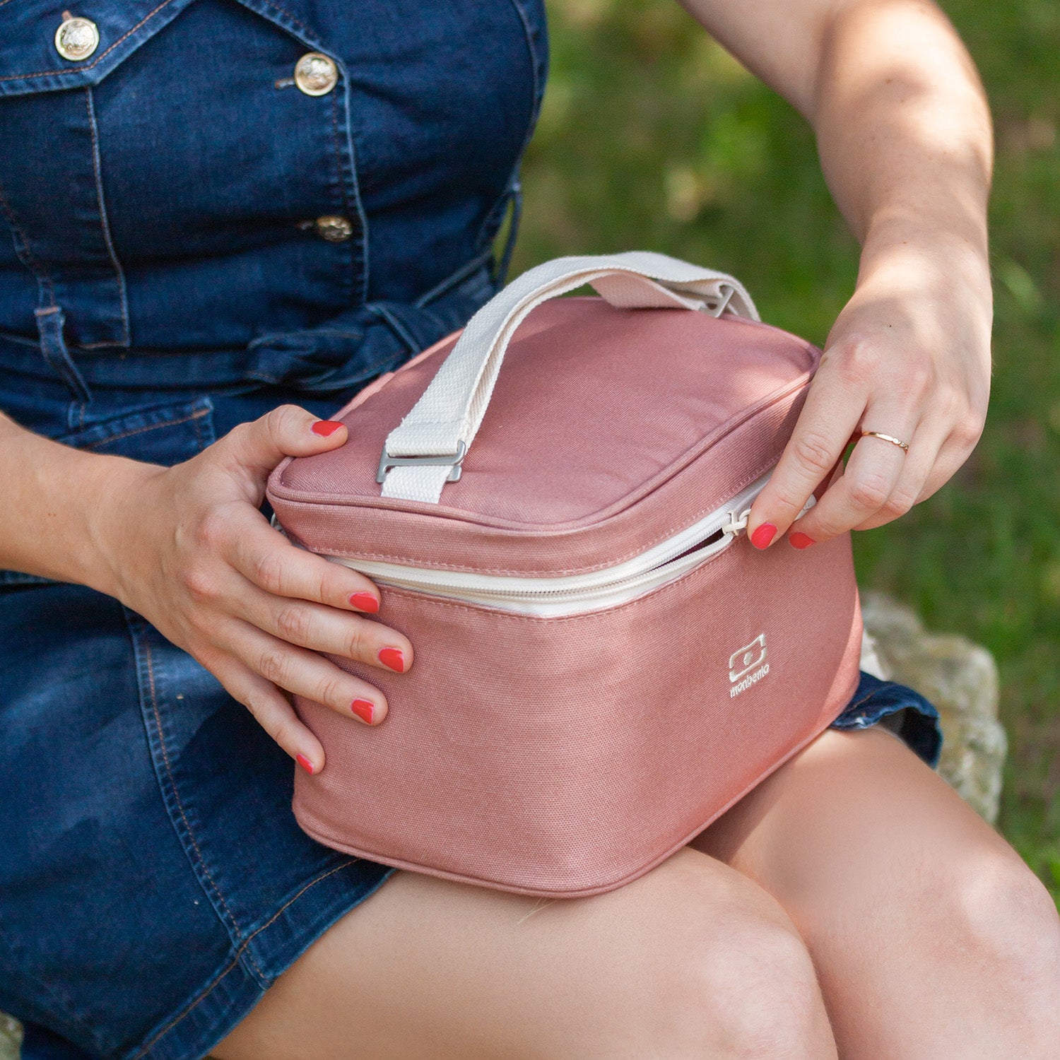 Monbento Arctic Pink Moka – torba termiczna do lunchboxa, utrzymuje temperaturę posiłków, lekka i stylowa do pracy, szkoły i podróży, kolor: różowy