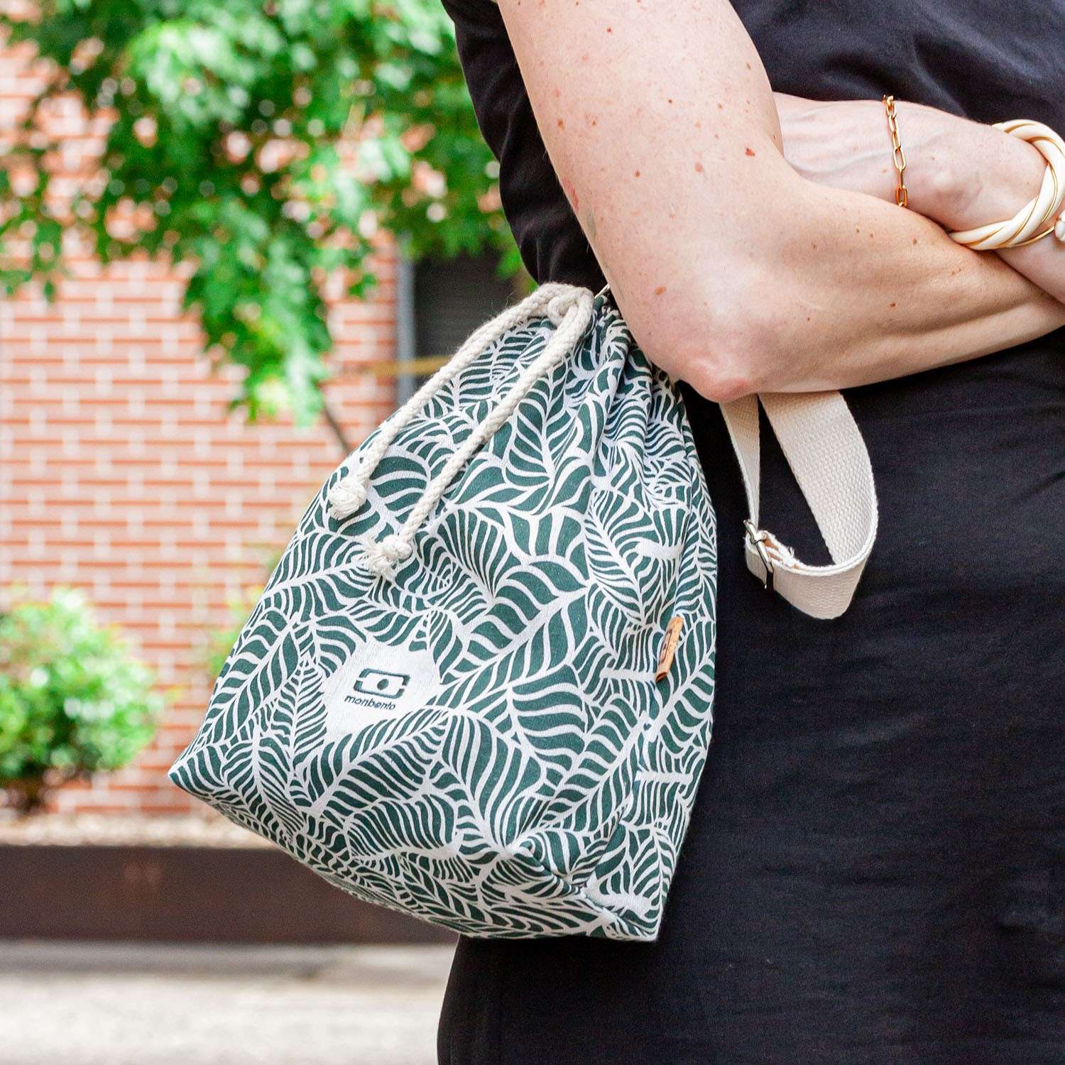 Monbento Lunchbag Jungle – zielona torba na śniadaniówkę i butelkę termiczną