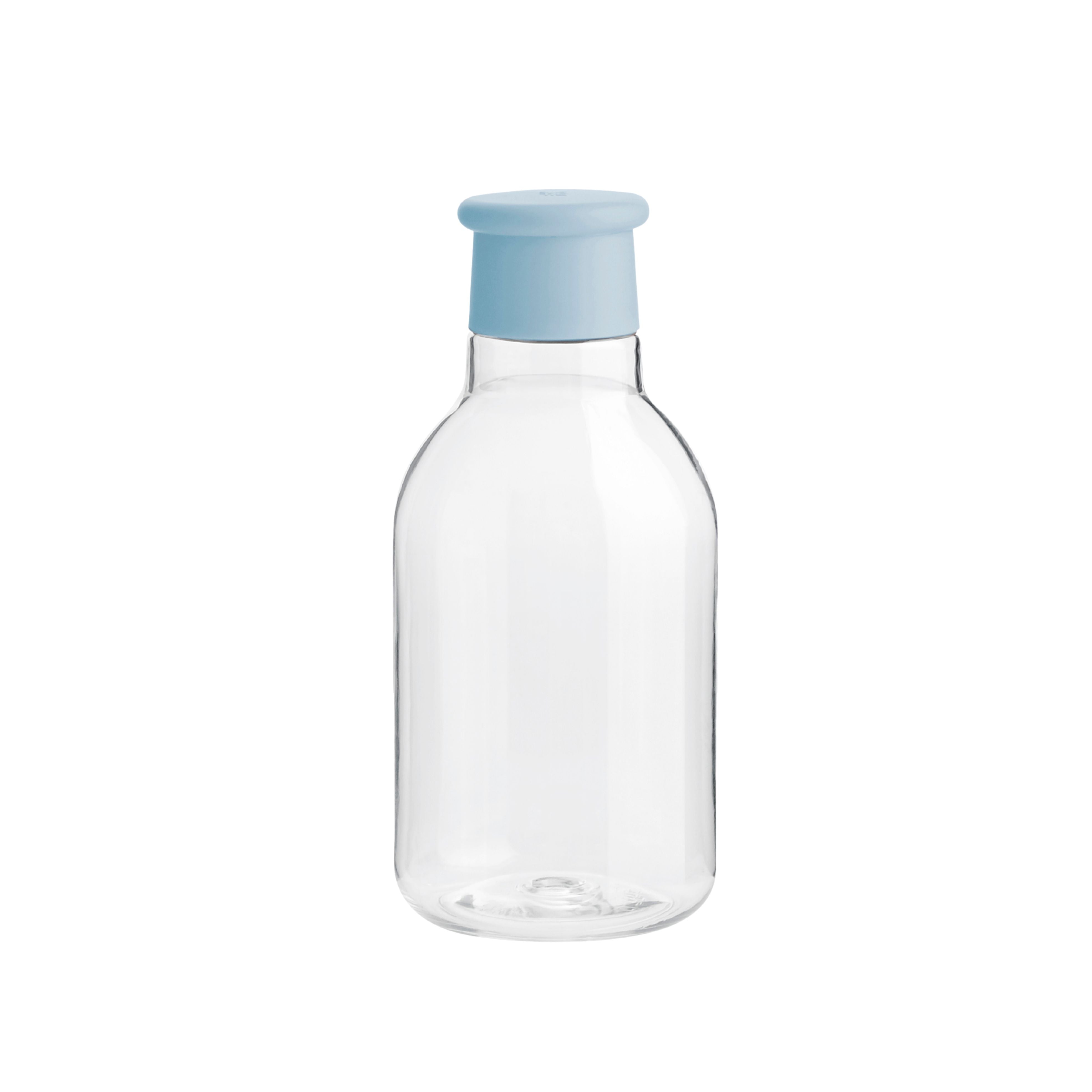 Butelka na wodę i smoothie RIG-TIG DRINK IT Light Blue - 500 ml, tritanowa, lekka, szczelna i ekologiczna. Minimalistyczna butelka wielorazowa w niebieskim odcieniu, z szerokim wlewem.