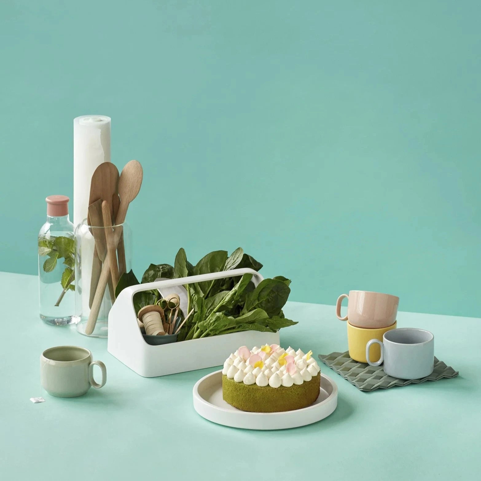 Butelka na wodę RIG-TIG DRINK IT Misty Rose - 750 ml, tritanowa, lekka, szczelna i ekologiczna. Minimalistyczna butelka wielorazowa w różowym odcieniu.