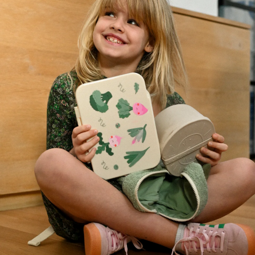 Tritanowy lunch box dla dzieci The Cotton Cloud– kompaktowy, kolorowy i bezpieczny, z pojemnością 850 ml, wzór: warzywa