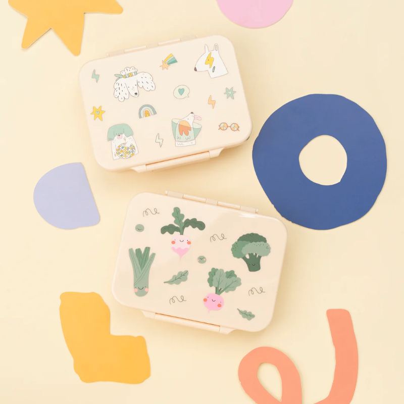 Tritanowy lunch box dla dzieci The Cotton Cloud– kompaktowy, kolorowy i bezpieczny, z pojemnością 850 ml, wzór: warzywa