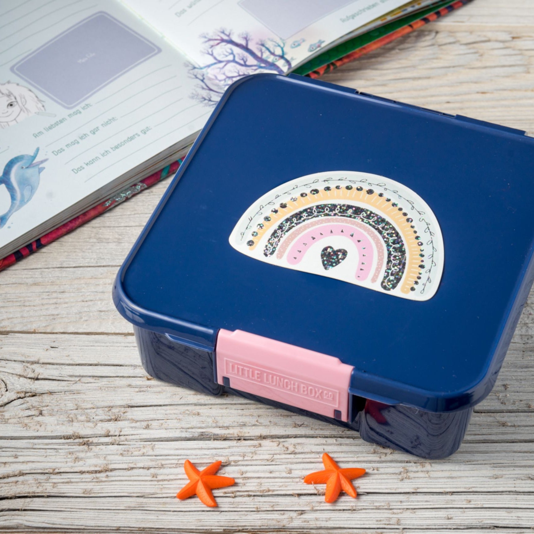 Naklejka tęcza Jabalou, holograficzna i wodoodporna, do personalizacji lunch boxa lub bidonu, trwała i bezpieczna dla dzieci.