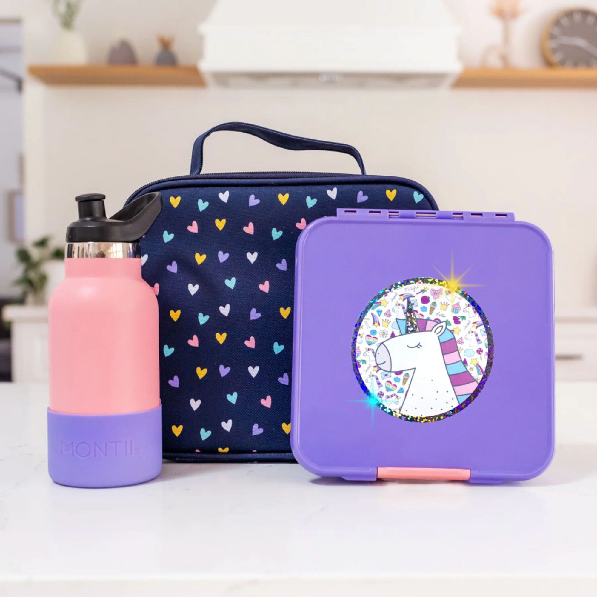 Naklejka jednorożec Jabalou, holograficzna i wodoodporna, do personalizacji lunch boxa lub bidonu, trwała i bezpieczna dla dzieci.