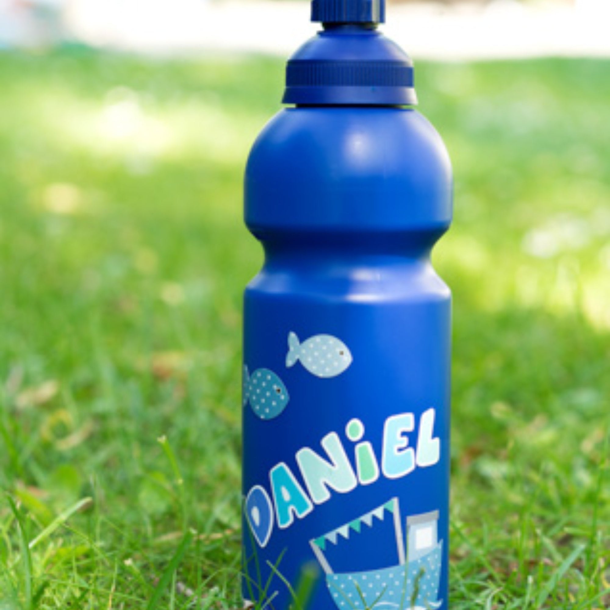 Kolorowe naklejki literki Jabalou, wodoodporne i trwałe, do podpisywania butelek i pojemników dla dzieci, wzór: tęczowe literki