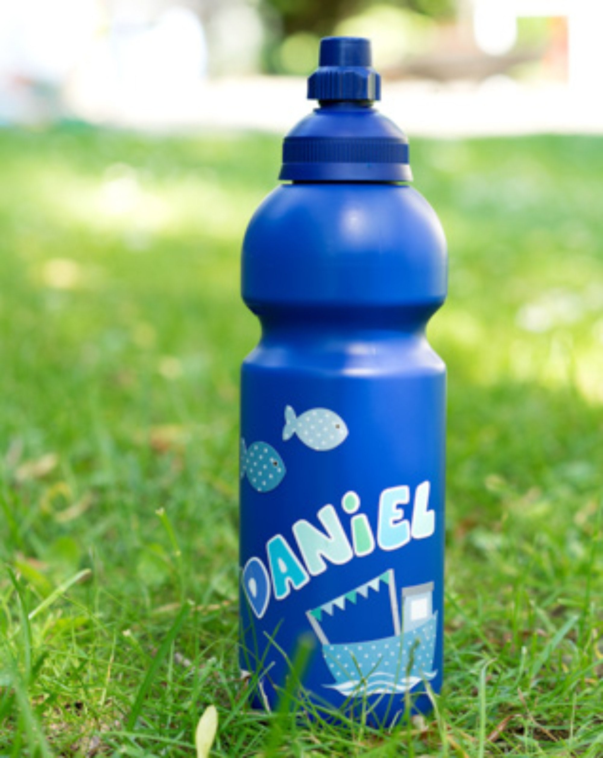 Kolorowe naklejki literki Jabalou, wodoodporne i trwałe, do podpisywania butelek i pojemników dla dzieci, wzór: tęczowe literki