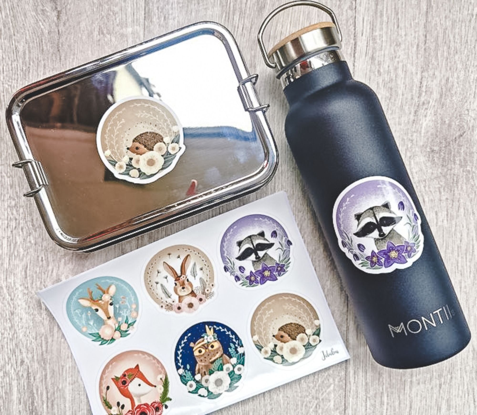Naklejki zwierzątka boho Jabalou, kolorowe i wodoodporne, z trwałym klejem, idealne do personalizacji lunch boxa, bidonu lub butelki dziecka.