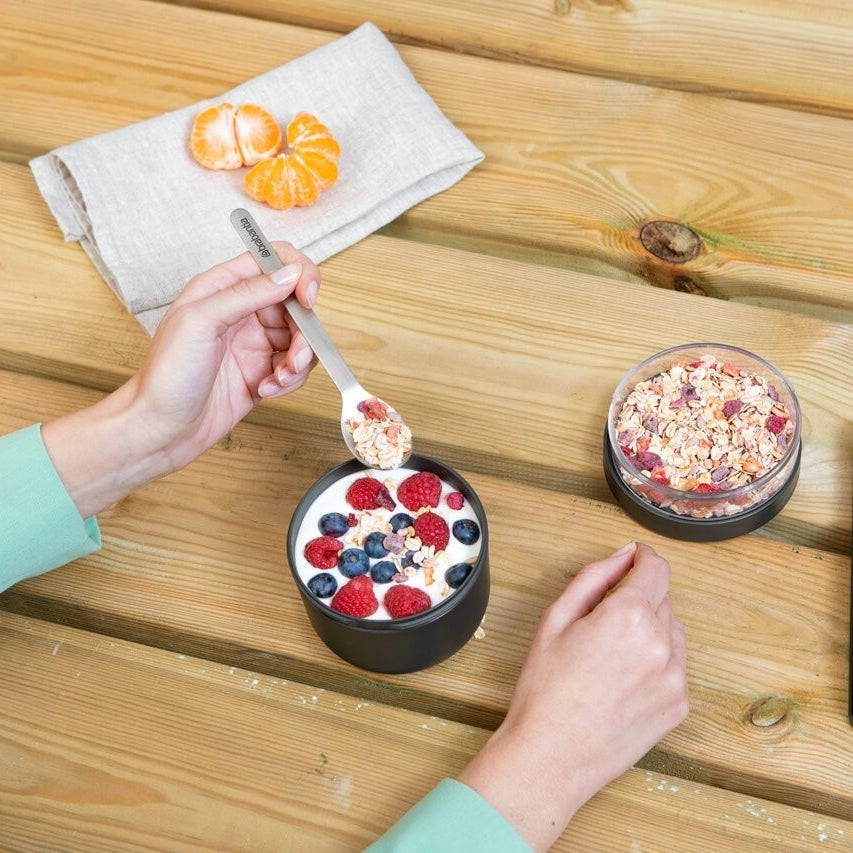 Zestaw sztućców Make&Take Dark Grey Brabantia - nóż, łyżka i widelec, stal nierdzewna, etui, wielokrotnego użytku, kompaktowe, na wynos, kolor: czarny