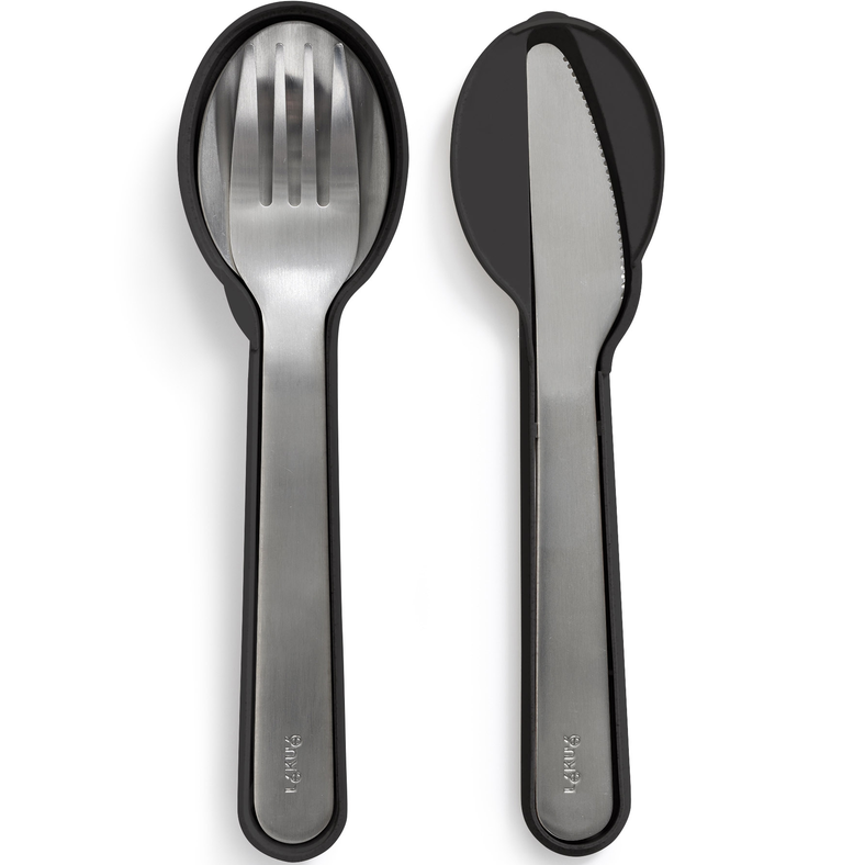 Zestaw sztućców Lekue To Go Black – stal nierdzewna, widelec, nóż i łyżka w etui, kolor: czarny