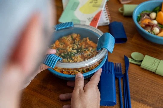 Zestaw sztućców Bini Kit w niebieskim kolorze – ekologiczny zamiennik plastiku do lunchboxa