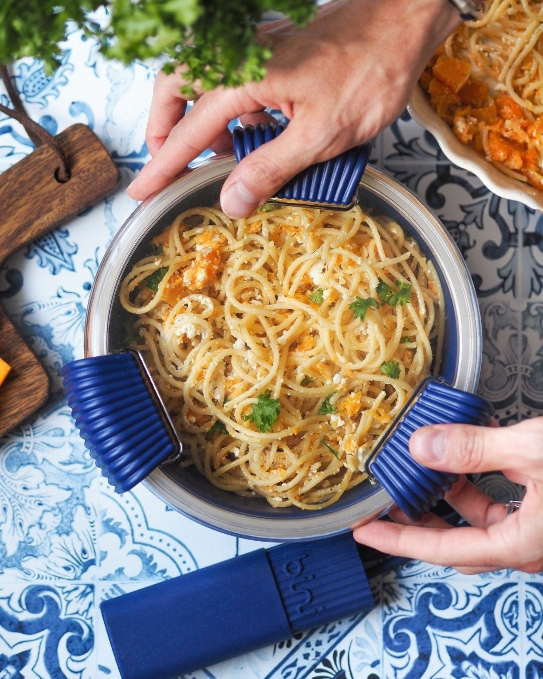 Etui ze sztućcami Bini Kit Blue – łyżka, widelec, patyczki i nóż w zestawie